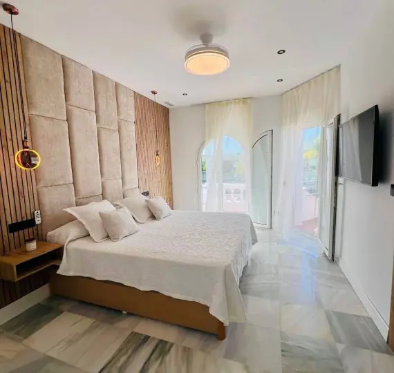 Long-term rent of semi-detached house in The Golden Mile