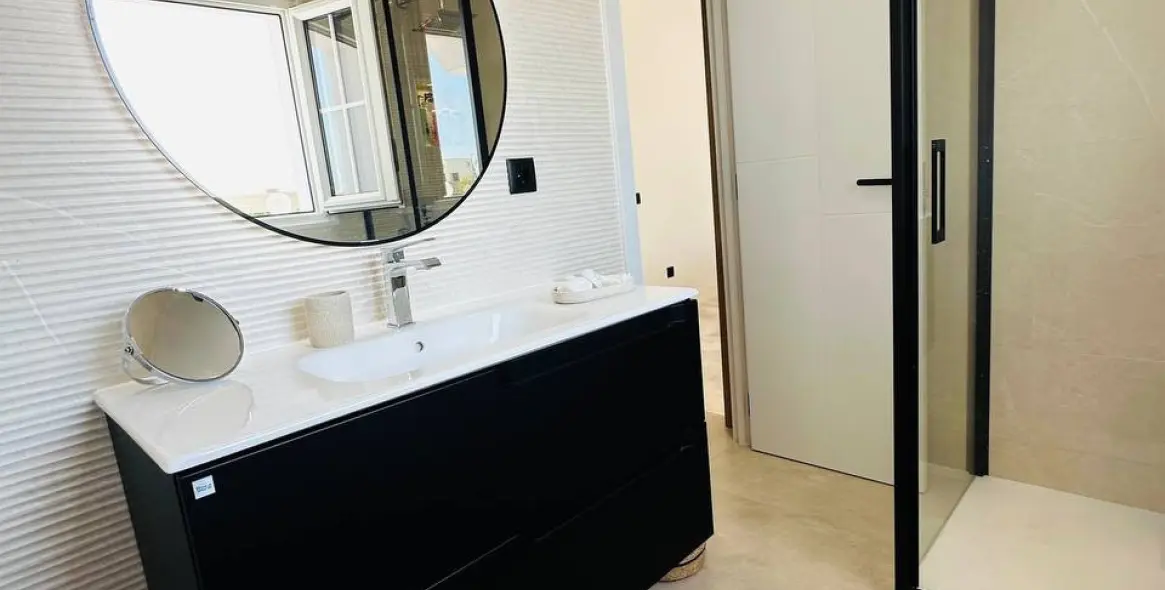 Long-term rent of semi-detached house in The Golden Mile 10