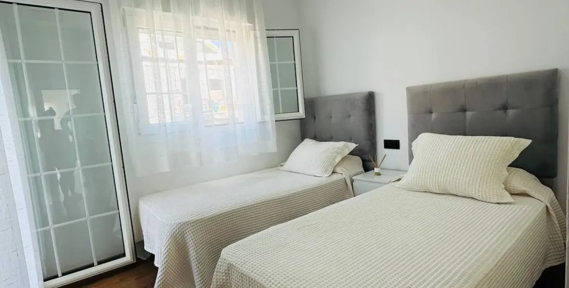 Long-term rent of semi-detached house in The Golden Mile 11