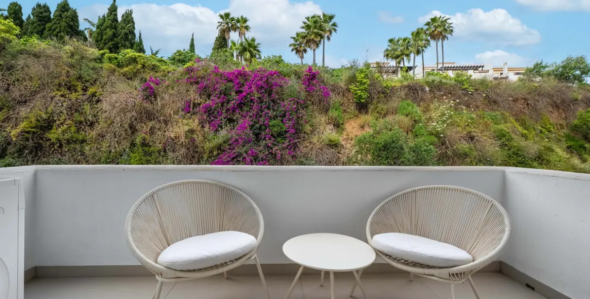 Short-term rent of middle floor apartment in Nueva Andalucía 19