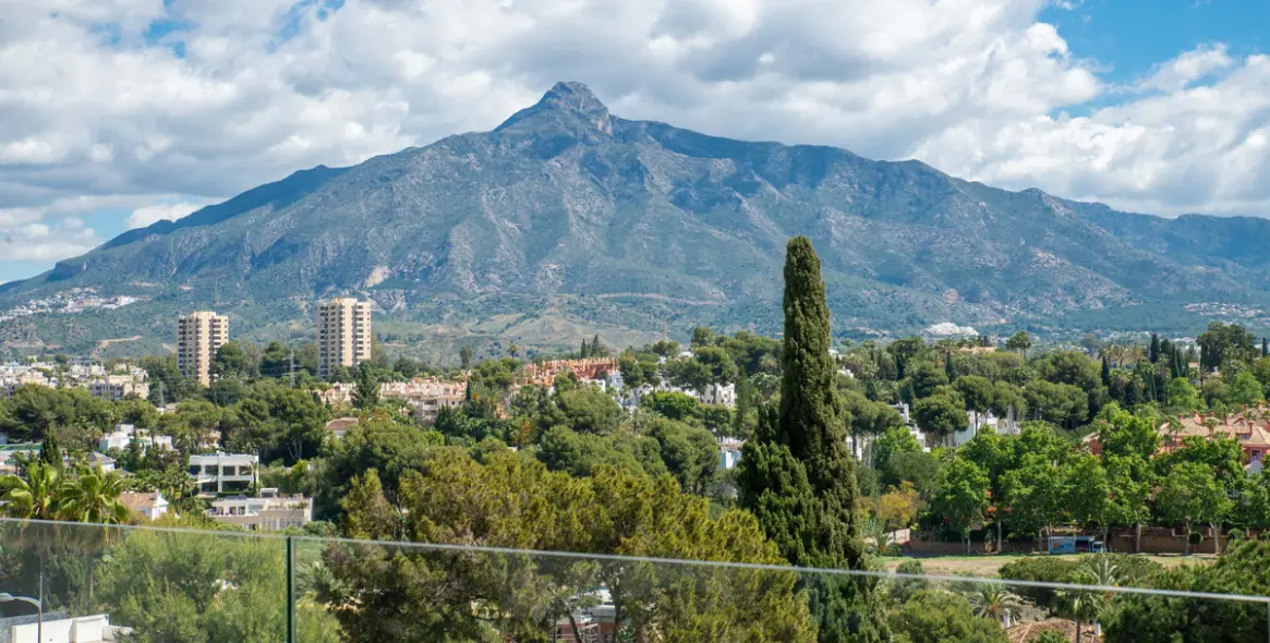 Short-term rent of middle floor apartment in Nueva Andalucía 37