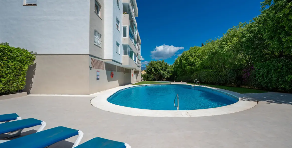 Short-term rent of middle floor apartment in Nueva Andalucía 40