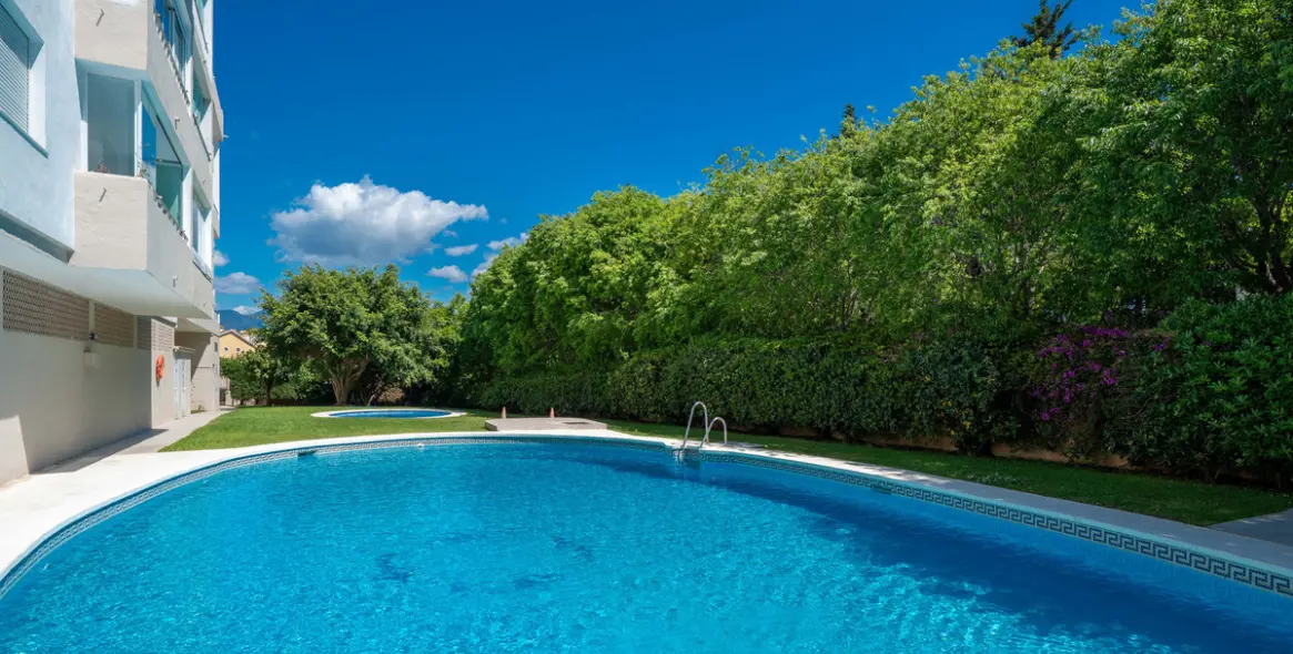 Short-term rent of middle floor apartment in Nueva Andalucía 41