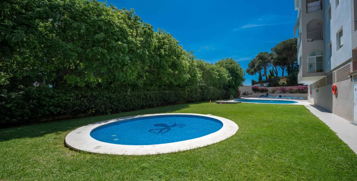 Short-term rent of middle floor apartment in Nueva Andalucía 42