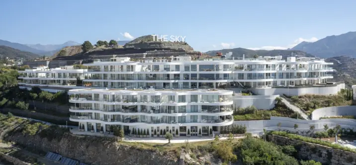 Short-term rent of middle floor apartment in Benahavís 0