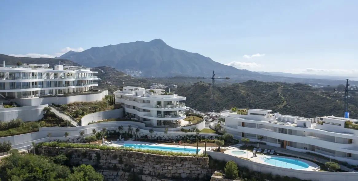 Short-term rent of middle floor apartment in Benahavís 2