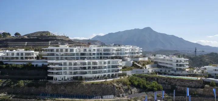 Short-term rent of middle floor apartment in Benahavís 2