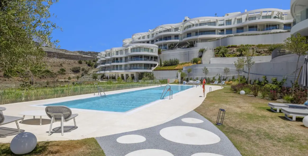 Short-term rent of middle floor apartment in Benahavís 4