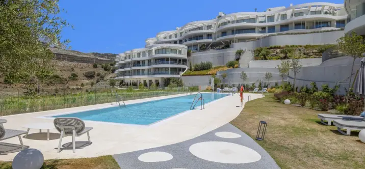 Short-term rent of middle floor apartment in Benahavís 3