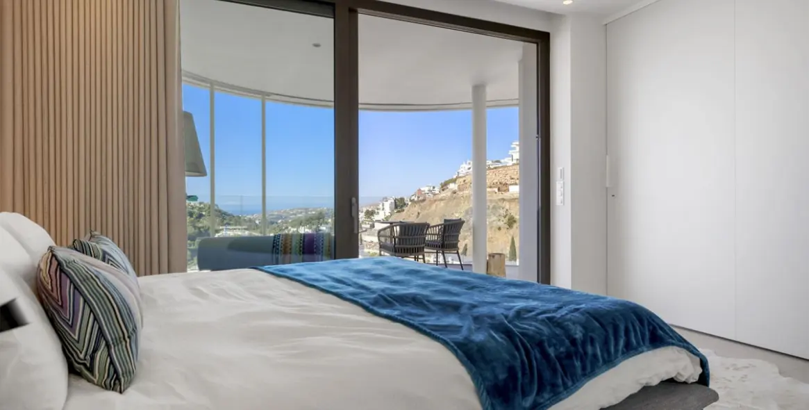 Short-term rent of middle floor apartment in Benahavís 26