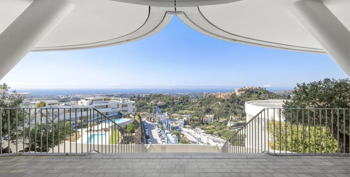 Short-term rent of middle floor apartment in Benahavís 41