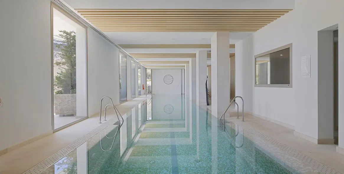 Short-term rent of middle floor apartment in Benahavís 44