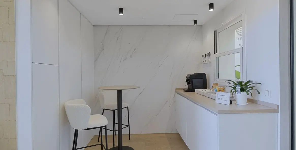 Short-term rent of middle floor apartment in Benahavís 48