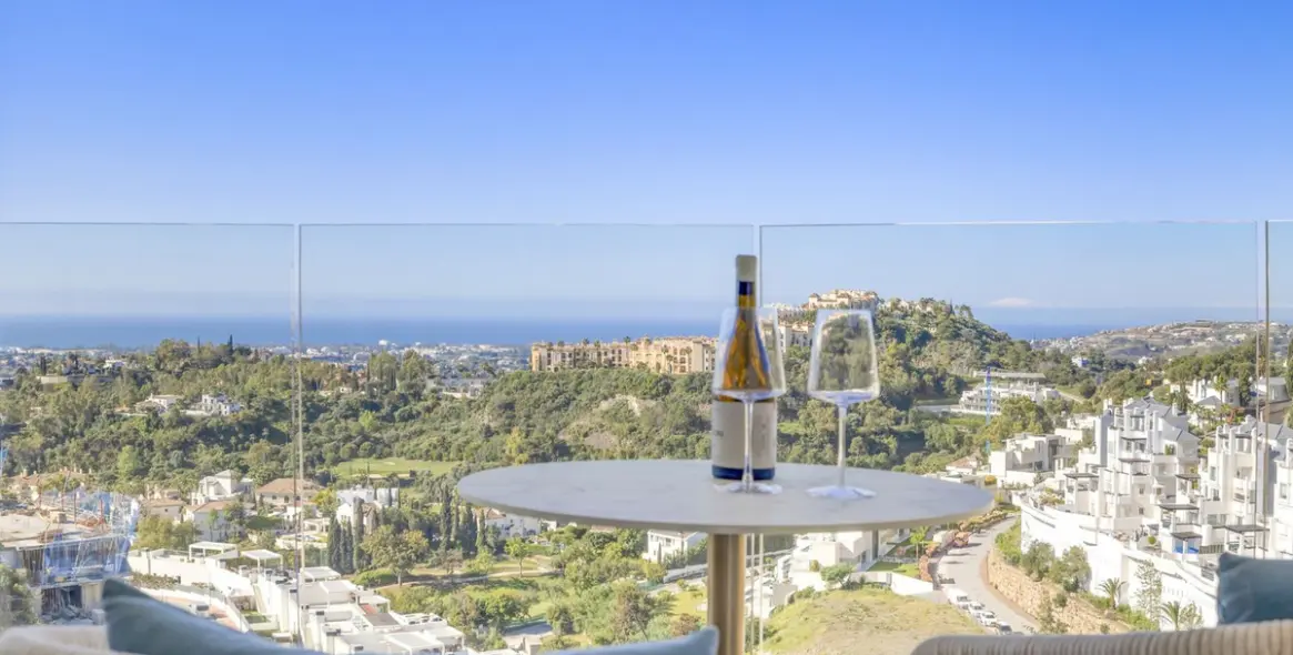 Short-term rent of middle floor apartment in Benahavís 46