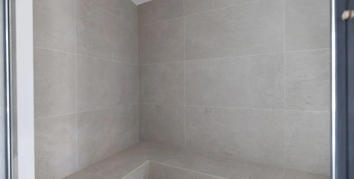 Short-term rent of middle floor apartment in Benahavís 63