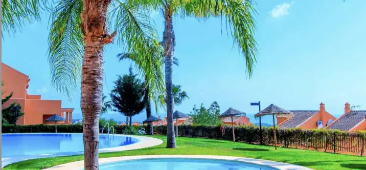 Short-term rent of middle floor apartment in Elviria 0