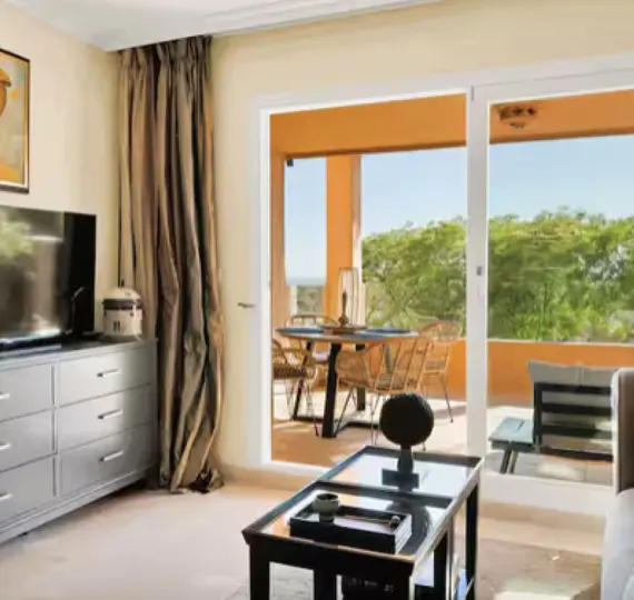 Short-term rent of middle floor apartment in Elviria