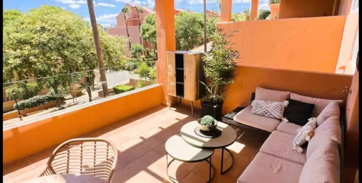 Short-term rent of middle floor apartment in Elviria 12