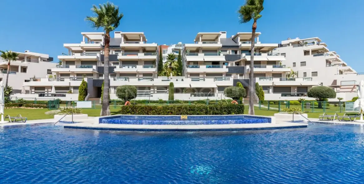 Short-term rent of middle floor apartment in Benahavís 1