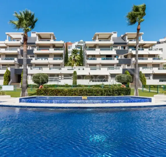 Short-term rent of middle floor apartment in Benahavís