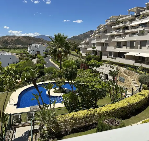 Short-term rent of middle floor apartment in Benahavís