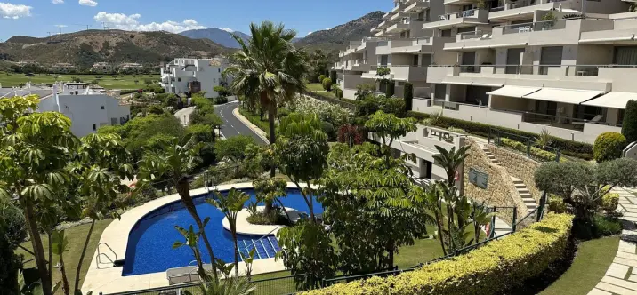 Short-term rent of middle floor apartment in Benahavís 1