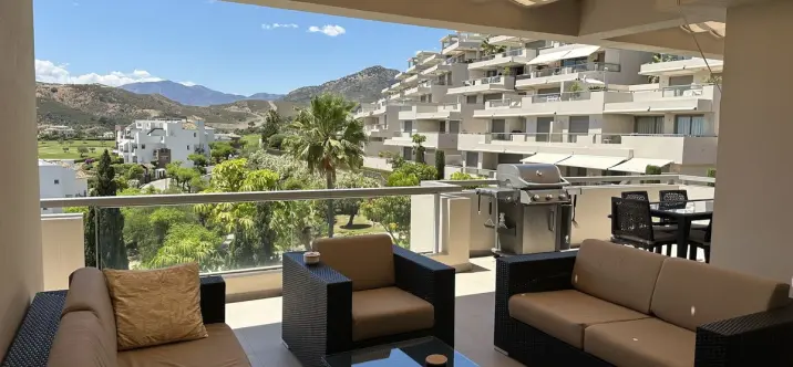 Short-term rent of middle floor apartment in Benahavís 2