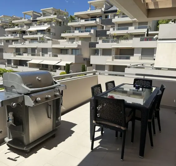 Short-term rent of middle floor apartment in Benahavís