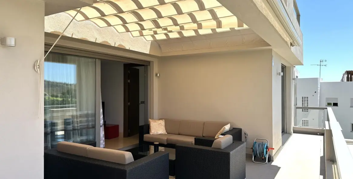 Short-term rent of middle floor apartment in Benahavís 6