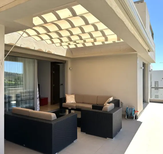 Short-term rent of middle floor apartment in Benahavís