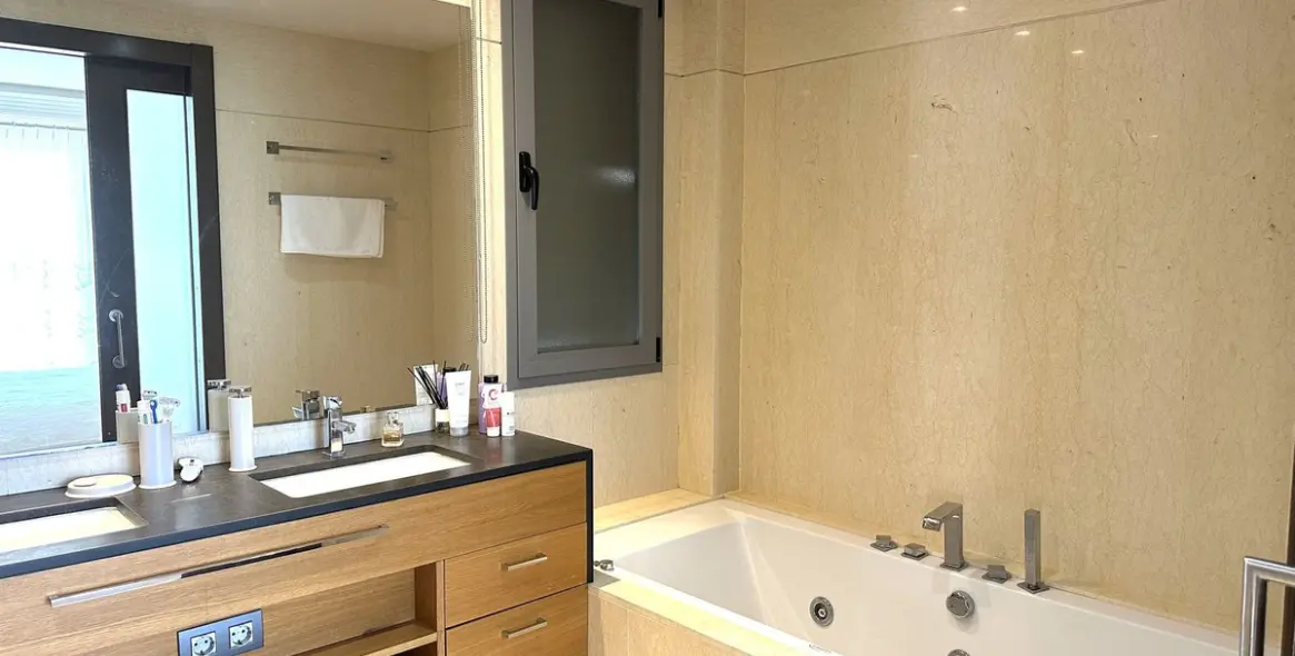 Short-term rent of middle floor apartment in Benahavís 14
