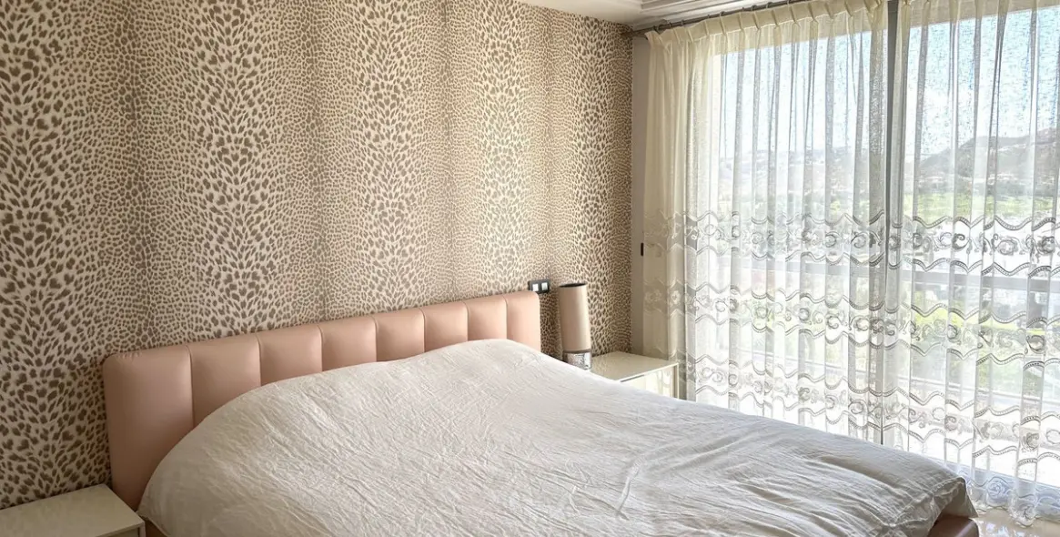 Short-term rent of middle floor apartment in Benahavís 15