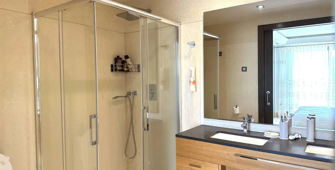Short-term rent of middle floor apartment in Benahavís 16