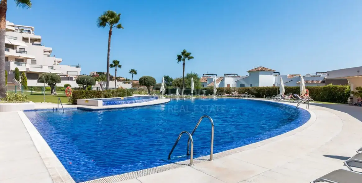 Short-term rent of middle floor apartment in Benahavís 18