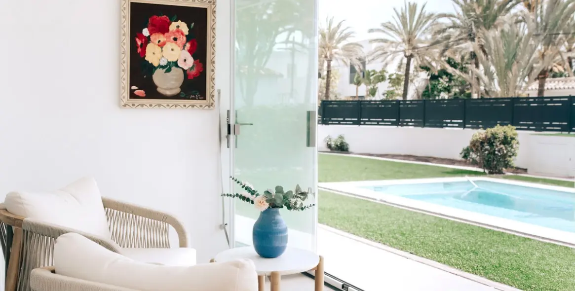 Alquiler a largo plazo de villa independiente en Marbesa 16