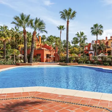 Alquiler a corto plazo de apartamento en planta baja en Puerto Banús