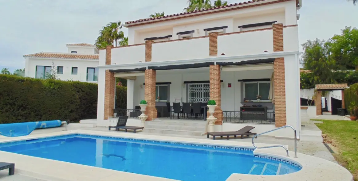 Краткосрочная аренда  отдельно стоящей виллы в Calahonda 1