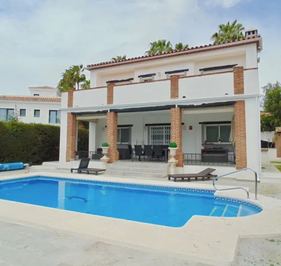 Краткосрочная аренда  отдельно стоящей виллы в Calahonda