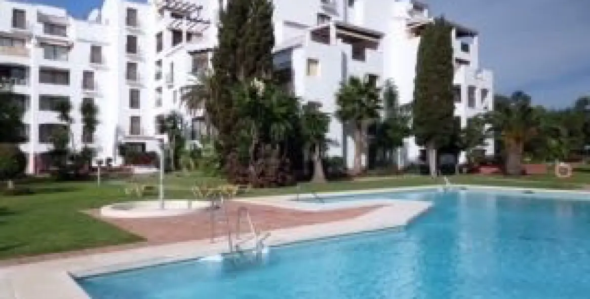 Short-term rent of ground floor apartment in Puerto Banús 1