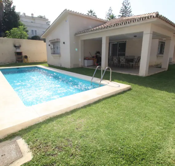 Long-term rent of townhouse in Nueva Andalucía