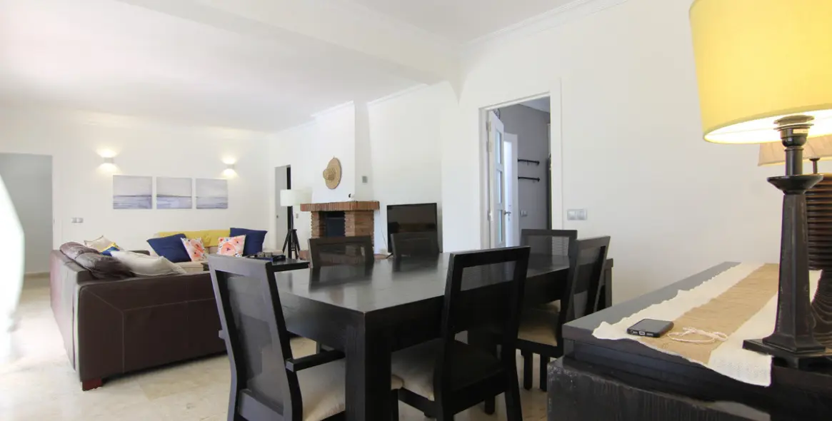 Short-term rent of detached villa in Estepona 8