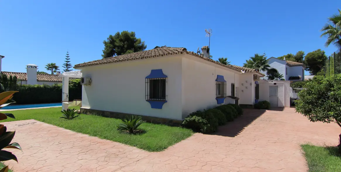 Краткосрочная аренда  отдельно стоящей виллы в Estepona 22