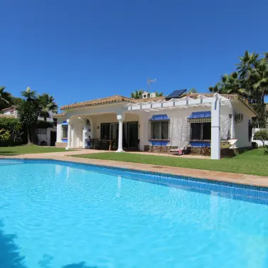 Short-term rent of detached villa in Estepona