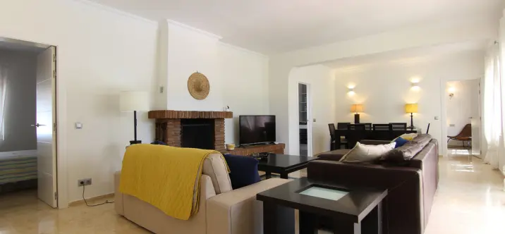 Short-term rent of detached villa in Estepona 2
