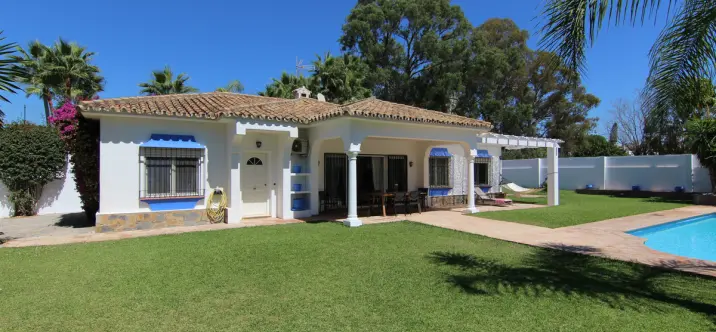 Short-term rent of detached villa in Estepona 4