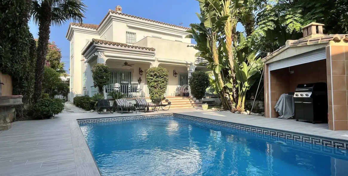 Краткосрочная аренда  отдельно стоящей виллы в San Pedro de Alcántara 36