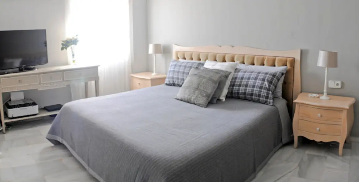 Short-term rent of middle floor apartment in Puerto Banús 2