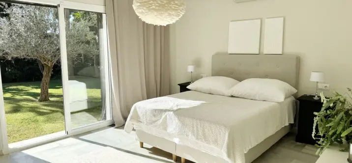 Long-term rent of detached villa in El Paraiso 4