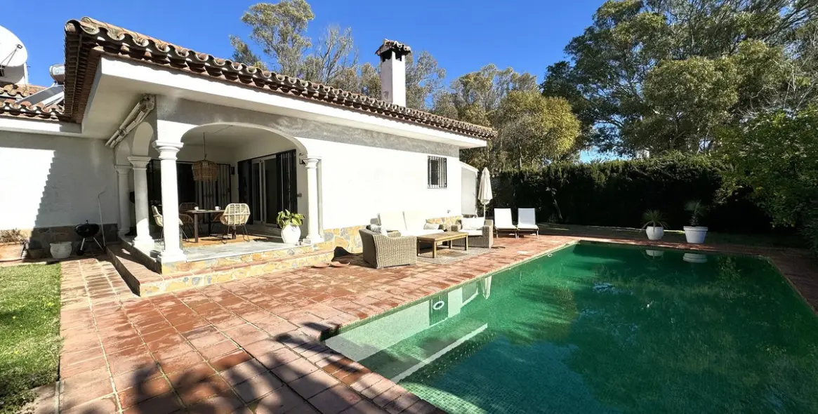 Долгосрочная аренда  отдельно стоящей виллы в El Paraiso 18