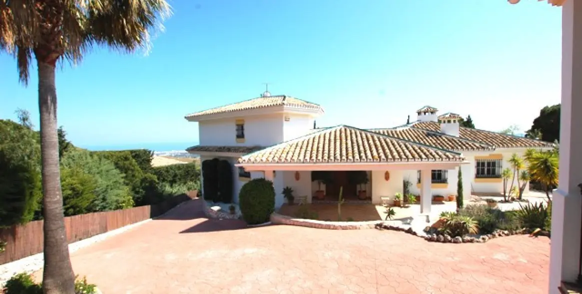 Short-term rent of detached villa in Valtocado 30